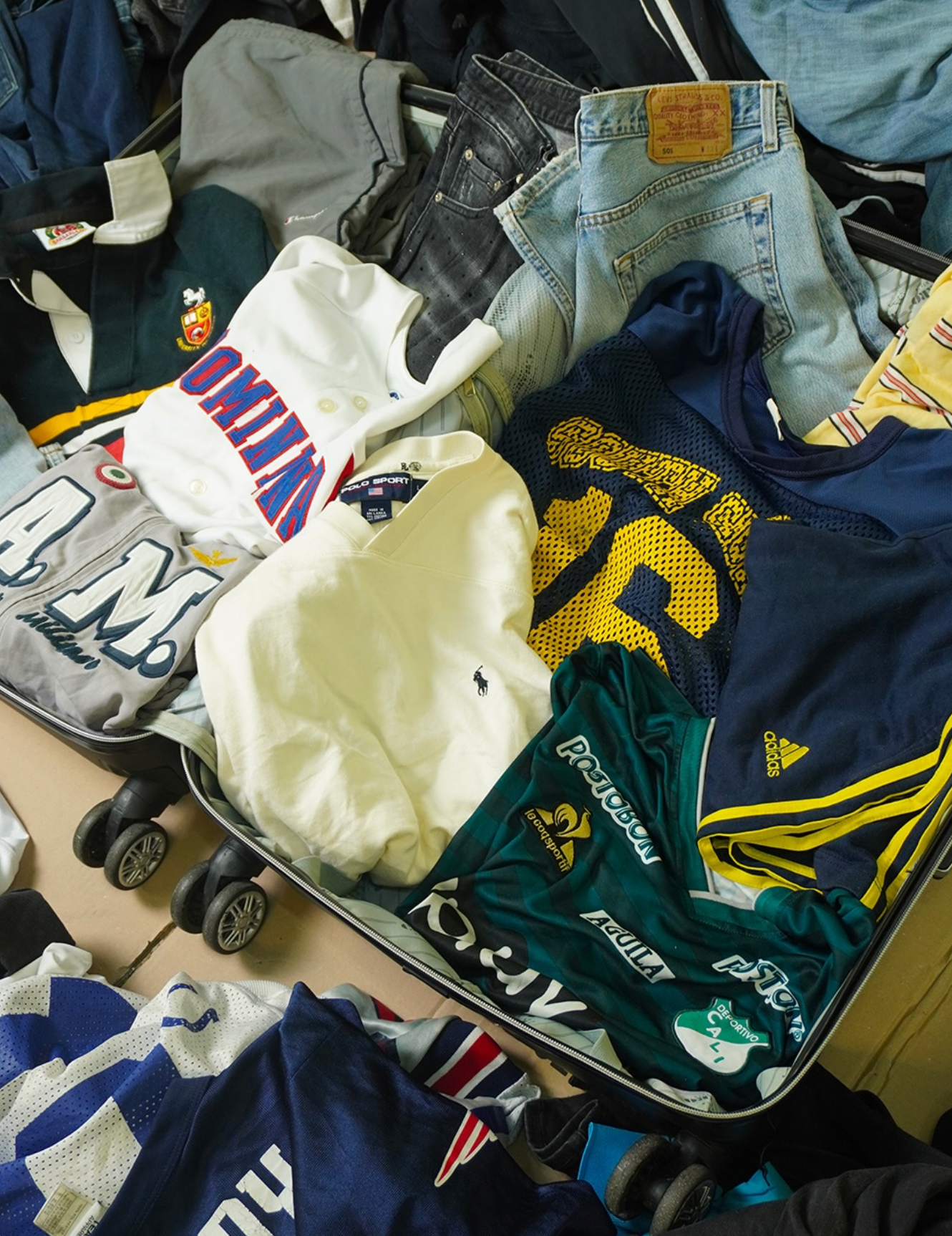 Mix abbigliamento vintage Y2K — Restock Vintage Napoli